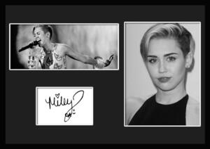 10種類!Miley Cyrus/マイリー・サイラス/サインプリント&証明書付きフレーム/BW/モノクロ/ディスプレイ (4-3W)