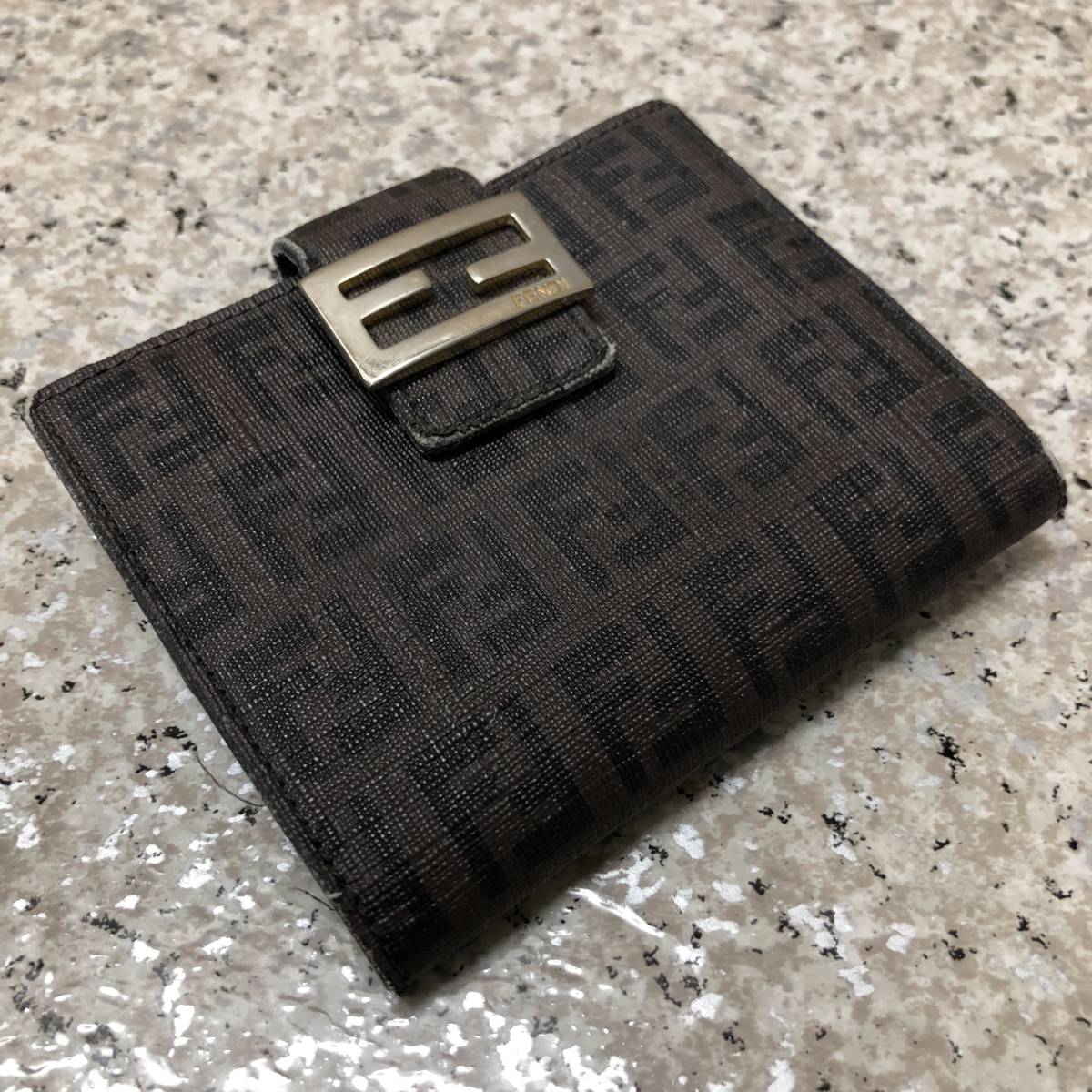 ヤフオク! -フェンディ 財布の中古品・新品・未使用品一覧