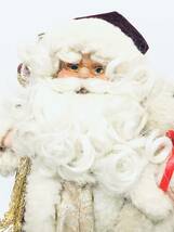 ぬいぐるみを持ちプレゼントを背負ったサンタクロースオブジェ　Christmas　Xmas　サンタクロース置物　サイズ４０cm　サンタクロース人形_画像2