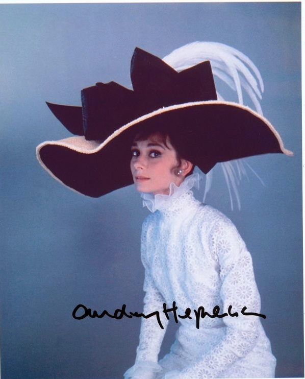 激安店を オードリーヘップバーン Audrey Hepburn 直筆サイン入り写真