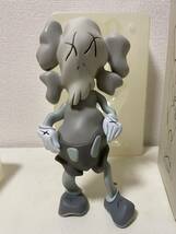 美品 正規品 KAWS Companion Robert Lazzarini Distorted ORIGNAL FAKE カウズ オリジナルフェイク コンパニオン_画像4