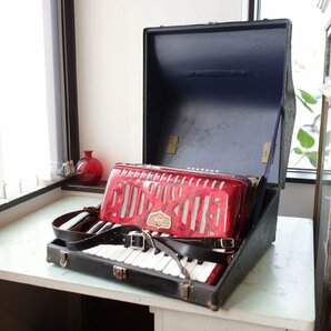 ○トンボ tombo No.211 可愛い赤のアコーディオン ケース入り 鍵盤 レトロ 昭和 古道具のgplus広島 2211iの画像1