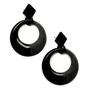 【新品】 水牛の角 ピアス リング マットなGrey＆Black バッファローホーンアクセサリー クリックポストなら送料￥185