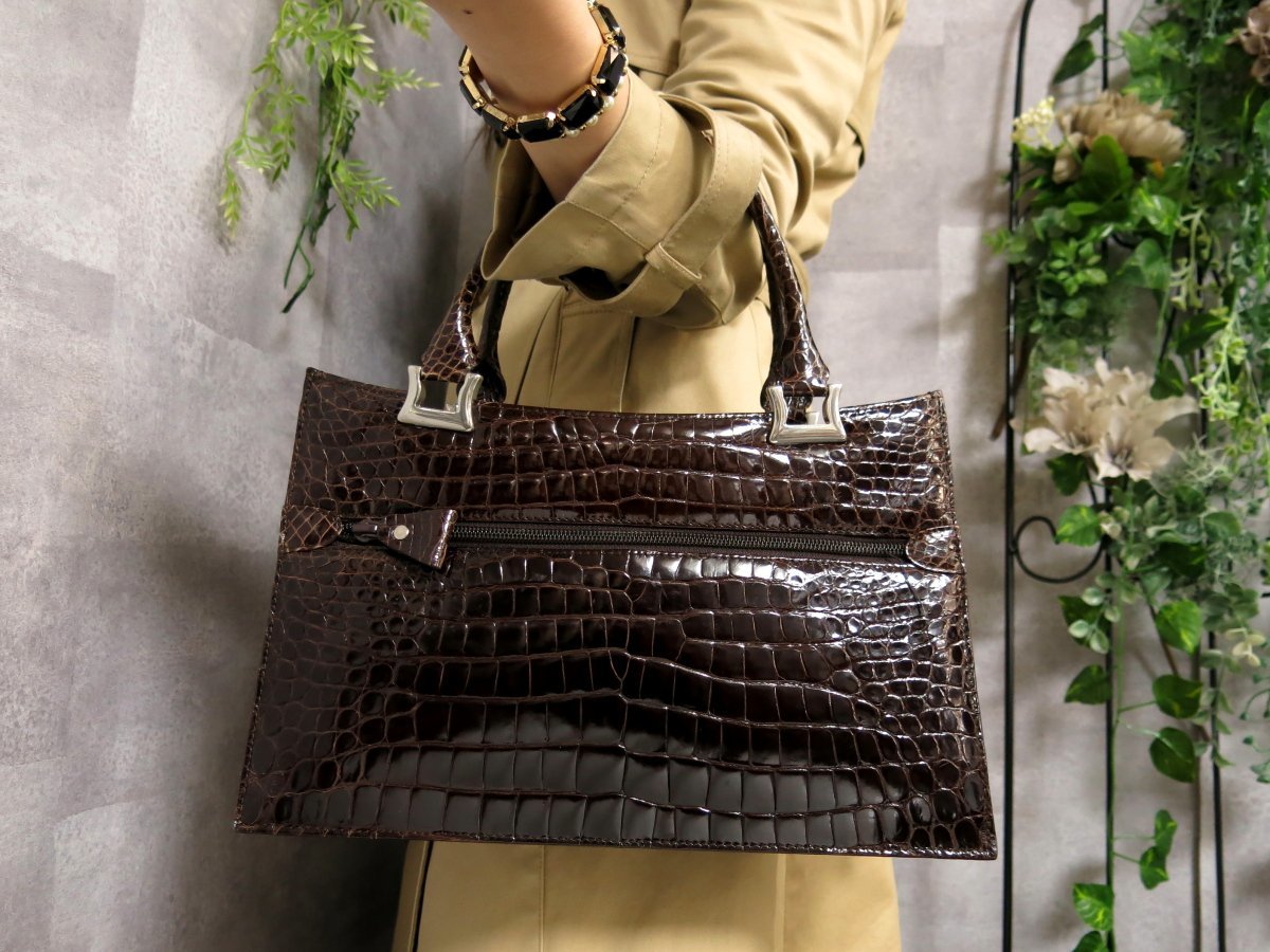 ヤフオク! -「genuine crocodile」(レディースバッグ) の落札相場 ...