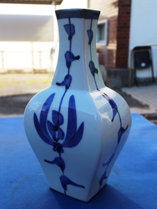 (1107)　砥部焼　花器　壺　置物　　高さ 22cm