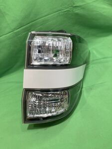 トヨタ ヴェルファイア 20系 右テールライト LED 白パネル付 洗車傷程度です 外側のみ コイト 58-29 刻印9 個人宅配送不可