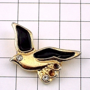  pin badge * black . wing. small bird * France limitation pin z* rare . Vintage thing pin bachi