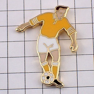 Значок значка, форма футболиста и мяча желтый ◆ Ограниченные значки Франции ◆ Редкий винтажный значок