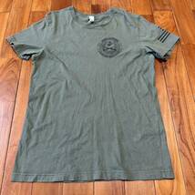 沖縄 米軍放出品 USMC MARINE ミリタリー Tシャツ オシャレ ファッション 古着 ビンテージ MEDIUM OD (管理番号ZA73)_画像1