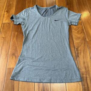 沖縄 米軍放出品 NIKE ナイキ Tシャツ トレーニング ランニング 筋トレ スポーツ MEDIUM (管理番号YZ81)