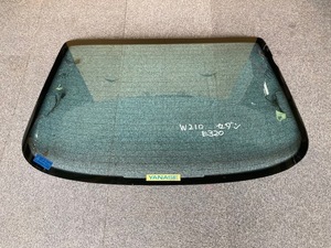 W210　E320　セダン　リアガラス　純正品