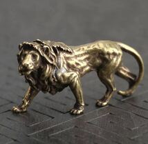 銅のライオン ライオン 百獣の王 動物 獣 インテリア アンティーク 置物 小物 装飾 ミニチュア 銅 雑貨 2086_画像1