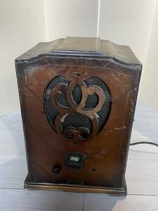  war front? antique old vacuum tube radio HUDSON