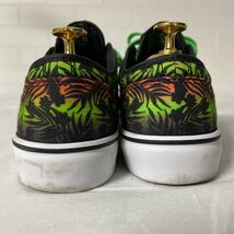 3067★ NIKE TOKI LOW ナイキ トキ ローカット スニーカー シューズ 総柄 24.5 レディース ブラック グリーン_画像3