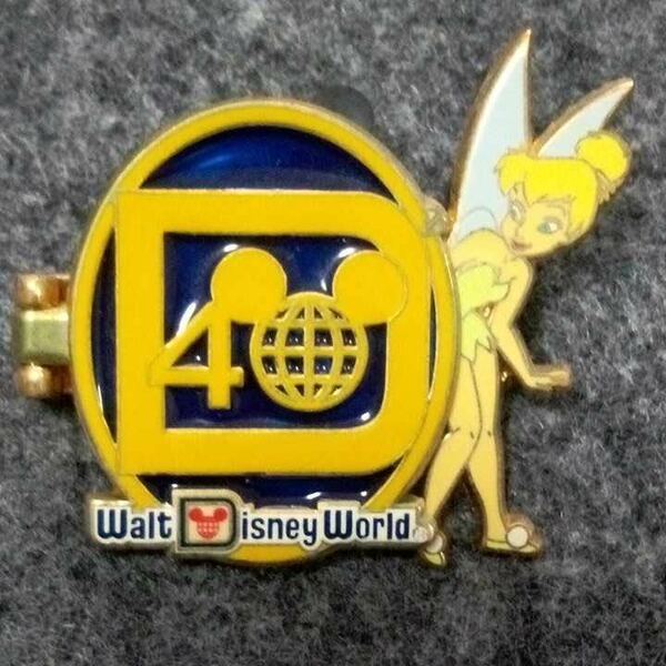 ディズニーピンバッジ Walt Disney World 40周年記念　マイアミで購入　レア商品　約4×4㎝　　未使用　美品