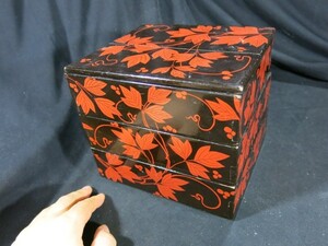 A　漆絵三段重箱　江戸時代　漆器　木工　