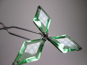 [. month ] antique *.... green glass. Mitsubishi shape. ornamental hairpin 