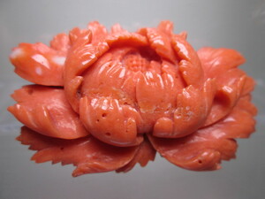【江月】アンティーク・本珊瑚 牡丹彫刻のブローチ 25,78g