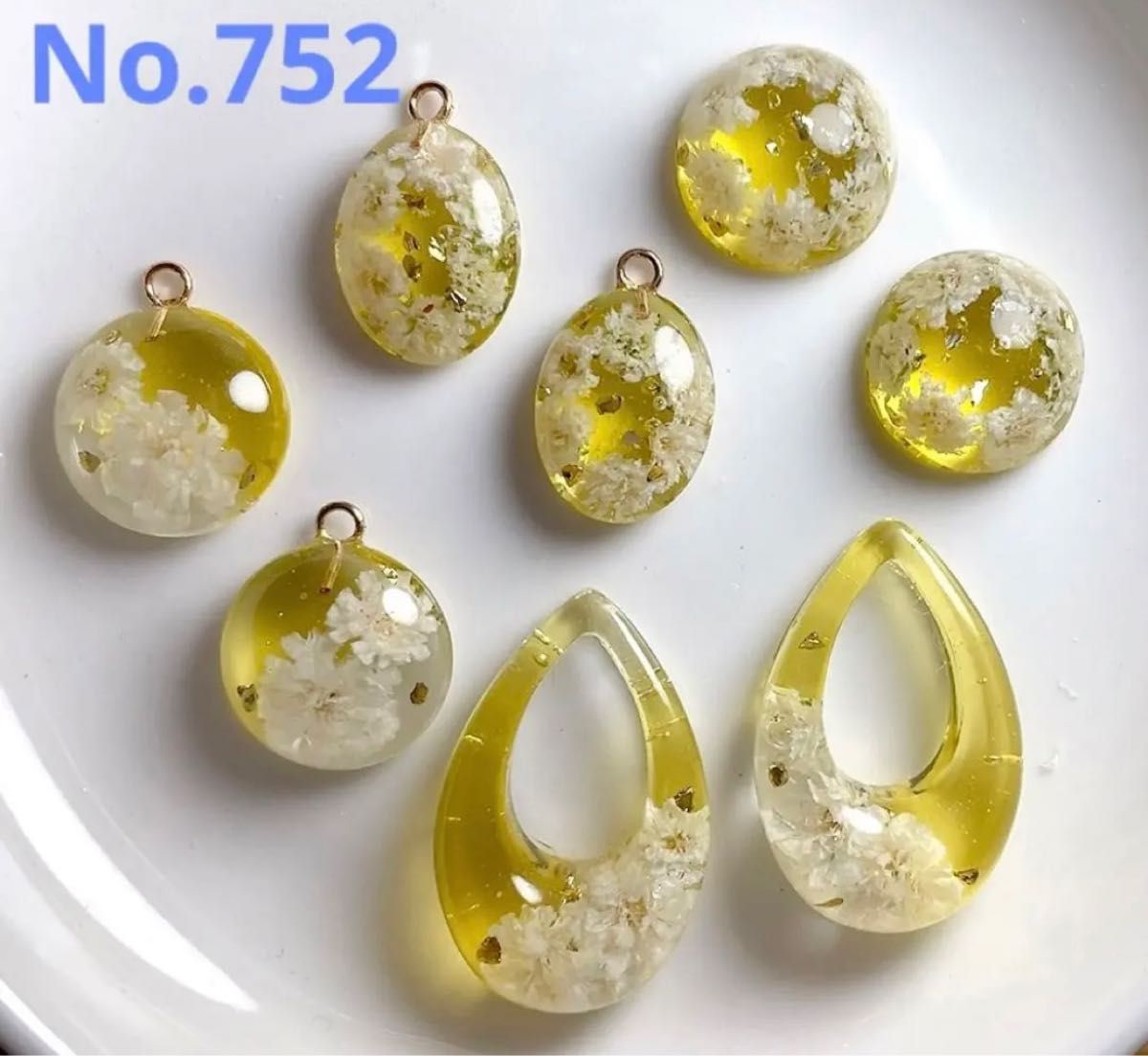 オーダー用となります No.701 チャームトップ♪カン付きレジンパーツ
