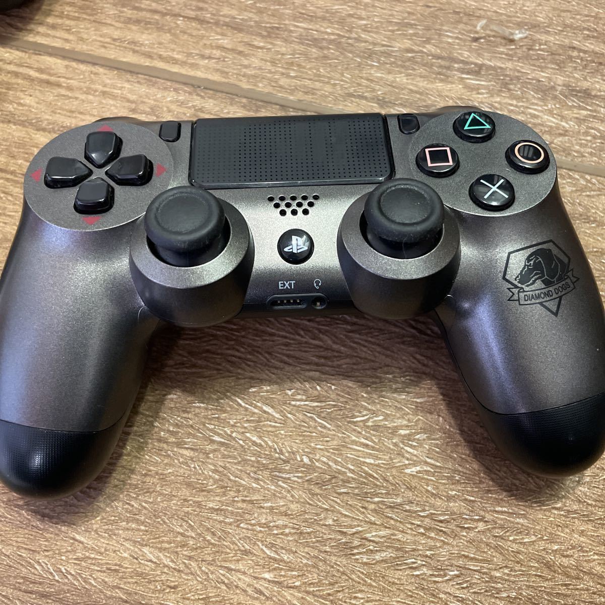 ヤフオク! -「ps4 コントローラー 限定」の落札相場・落札価格