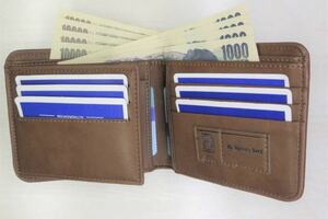 二つ折りメンズ財布、コンパット男性財布、定期入れあり、新品、当日発送(薄いブラウン)