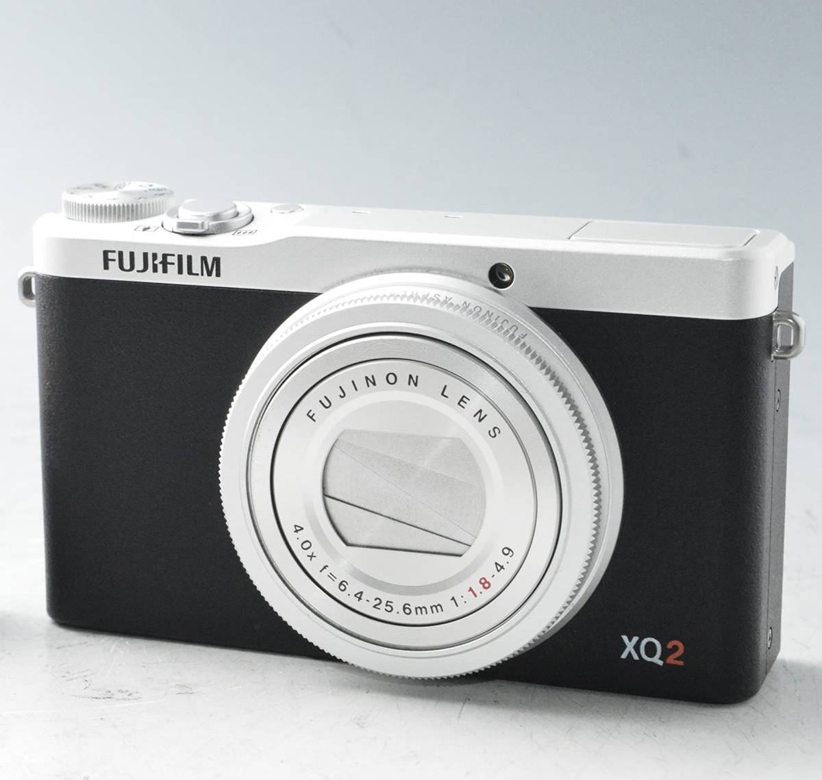 FUJIFILM XQ2 SILVER デジタルカメラ【純正ケース付き