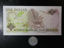 ニュージーランド 1ドル 準未使用　p-169a _画像2