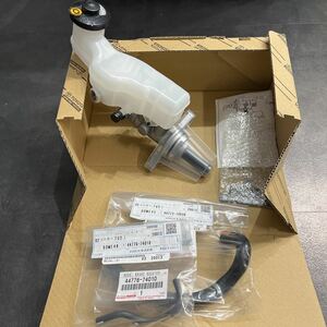 新品　トヨタ　IQ マスターシリンダー　ホース2本　NGJ10