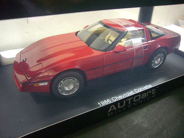 激レア!未展示品 オートアート1/18 シボレーコルベット1986 レッド