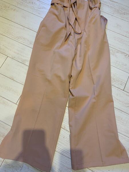 アース ミュージック&エコロジー premium label 2WAY ピンクハイウェストパンツ〈M〉また下カットすみ