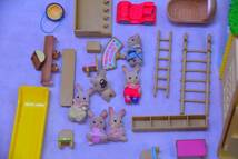 シルバニアファミリー　　幼稚園　人形　古い家具　など　まとめて_画像3