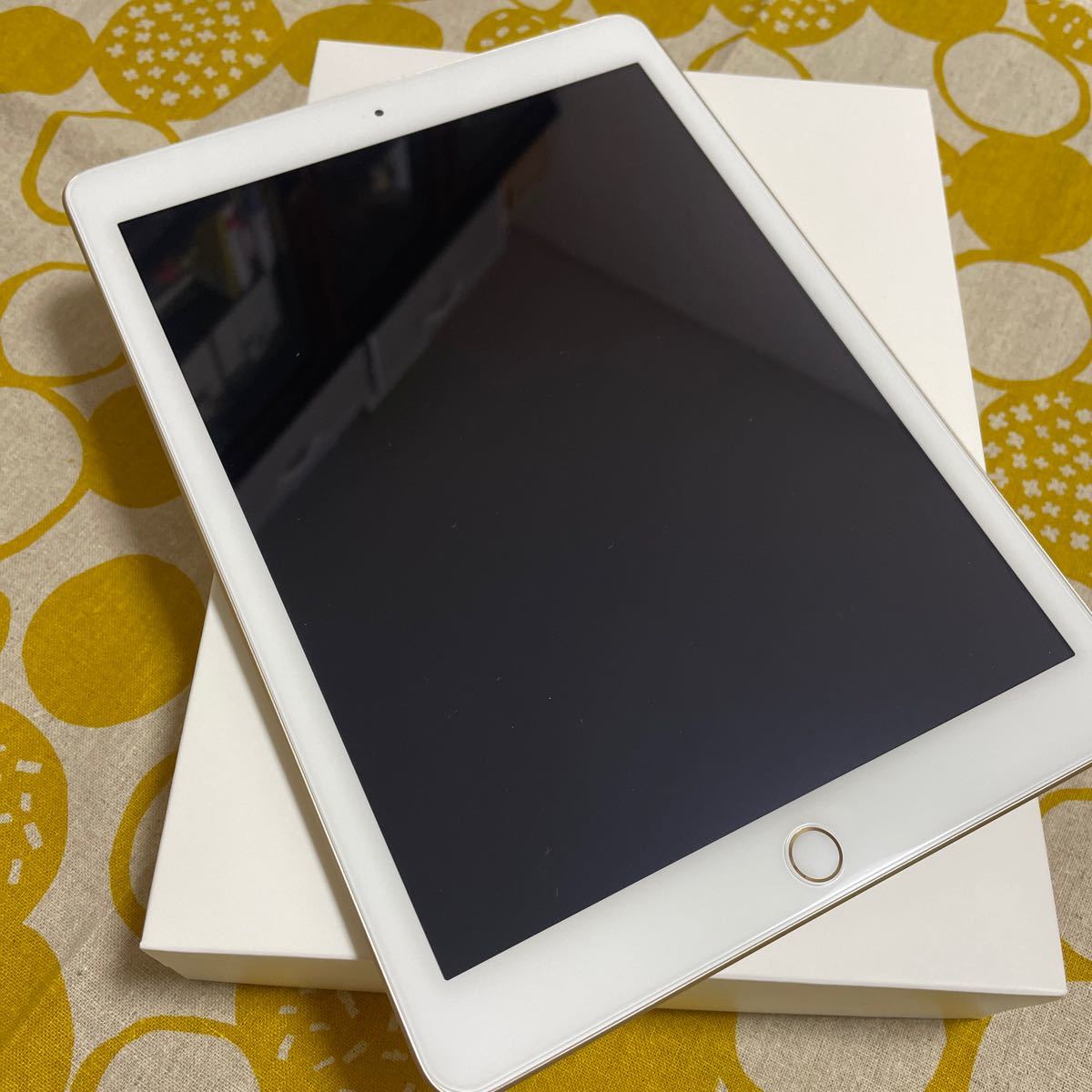 iPad(第5世代)128GB ゴールド Wi-Fiモデル 2017年製造｜PayPayフリマ