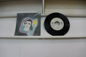 小坂明子・稀少・未使用・見本盤　SM07-74　　A面Crying　B面 Fine ７インチアナログレコード　国内送料無料。