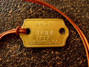かっこいい！ USA ヴィンテージ ネックレス アクセサリー レザー ブラス ドッグタグ 1972年製 アメリカ製 真鍮 ハンドメイド 一点物