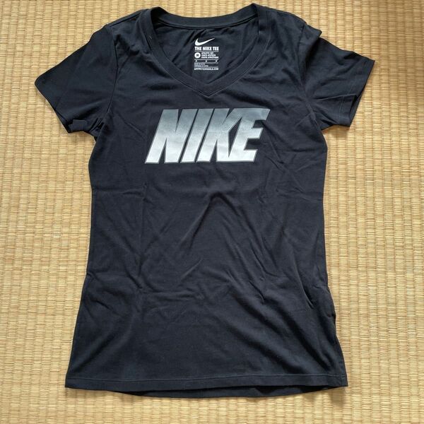 新品未着用　NIKE 半袖Tシャツ　M レディース 