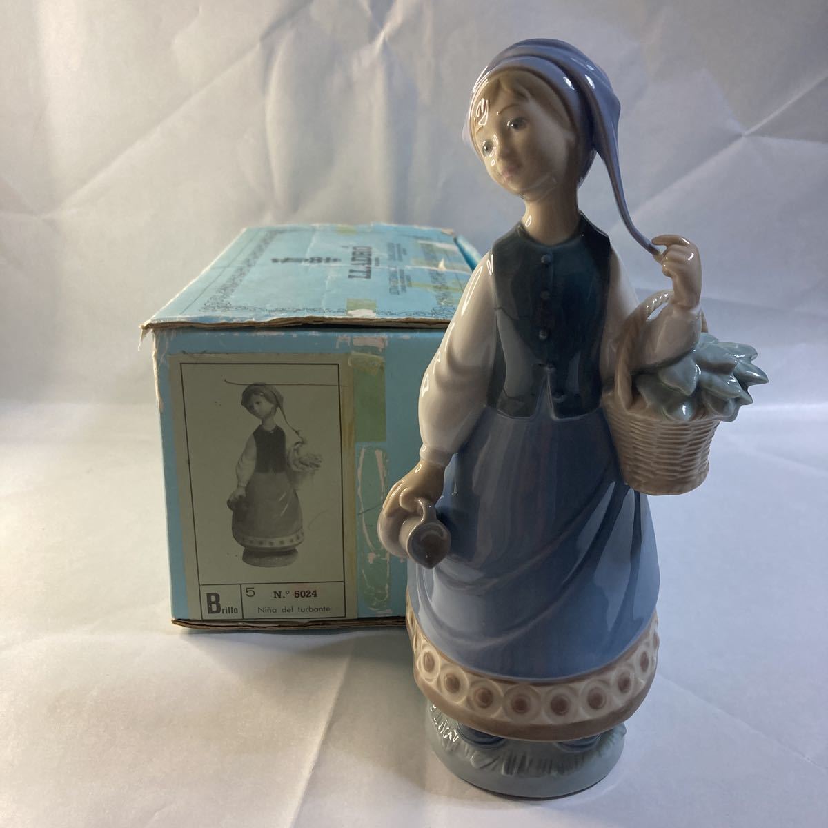 メール便可/取り寄せ lladro リヤドロ woman with scarf 5024 | www