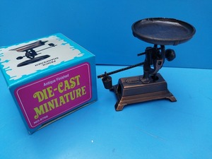  retro античный миниатюра ручной точилка весы измерение цинк сплав точило 8766