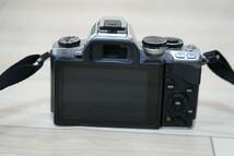 【中古】オリンパス　OM-D　E-M10 ズームレンズ付き_画像3