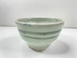 送料無料！美濃焼？　青磁　茶碗　高さ約7.5cm / 茶器　陶磁器　焼き物　工芸品　骨董【2104S25】