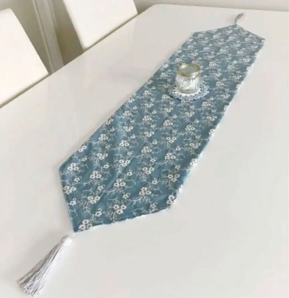 *ハンドメイド* テーブルセンター ドイリー タッセル付 ブルー系 刺繍生地