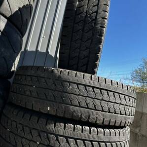 必見！売り切り！215/70R17.5 118/116L LT ブリヂストンブリザックW979 中古スタッドレスタイヤ4本セットmade in Japan製！の画像3