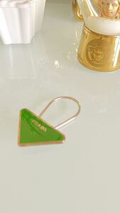 Prada PRADA кольцо для ключей брелок для ключа зеленый 