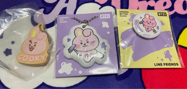 BT21一番くじcookyふっくらラバーチャーム+ファミマコラボPVCチャーム+缶バッジ