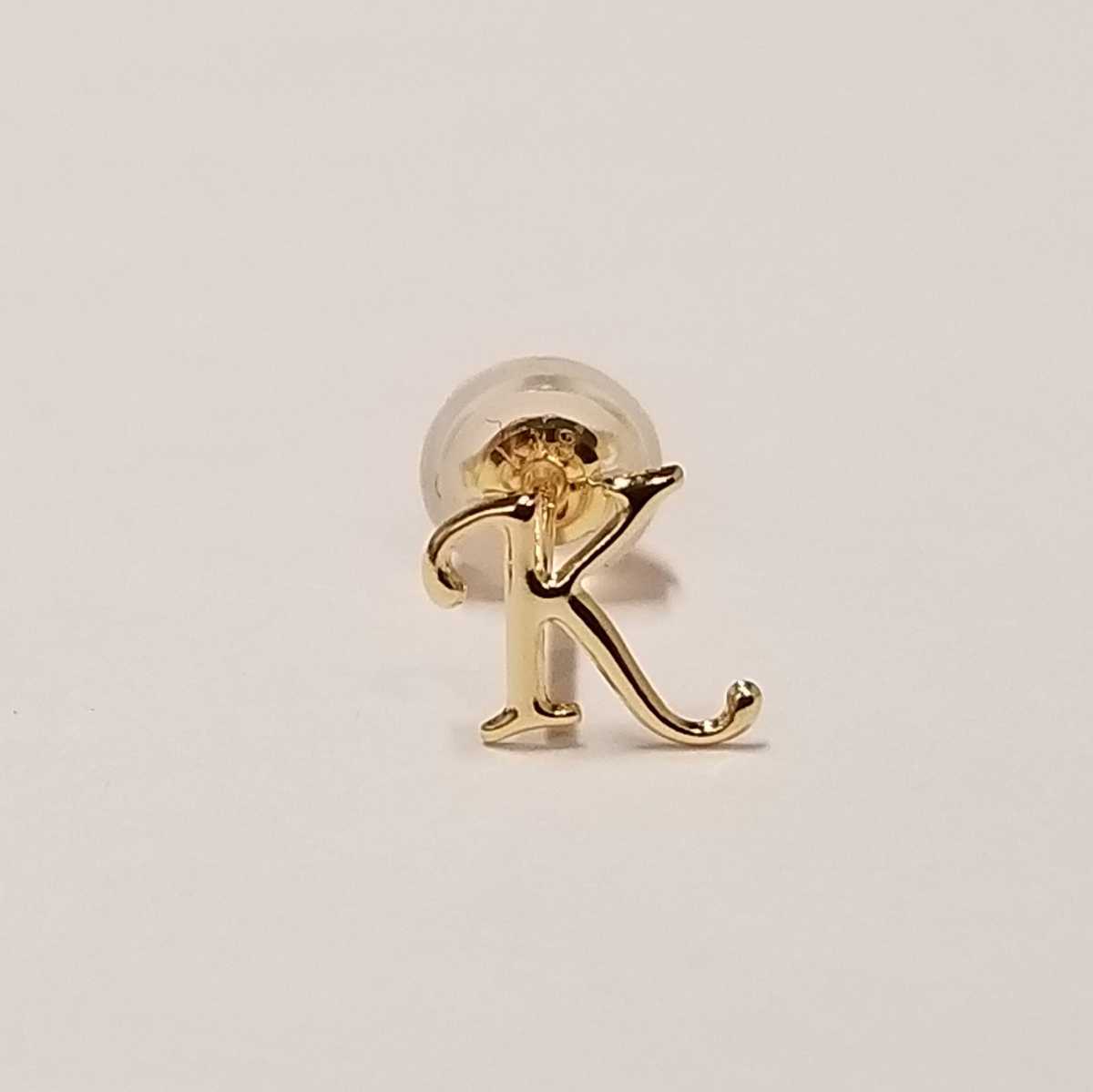 新品 K18イニシャルピアス お好きな2個(1個購入よりお得 )|PayPayフリマ