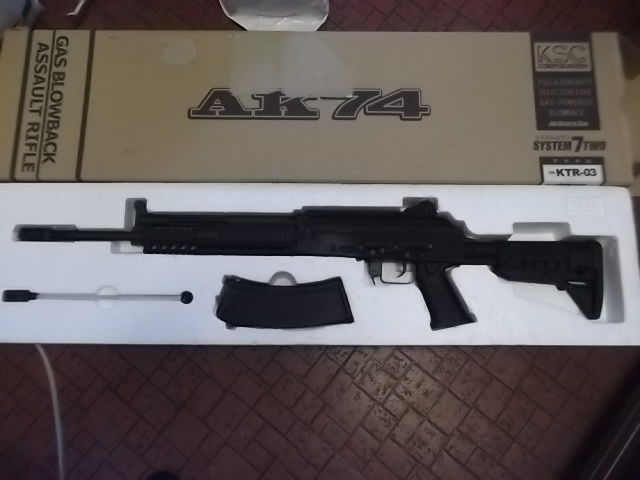 KSC システム7 ガスブローバックライフル AK74M 予備マガジン付き