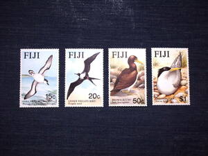 フィジー切手　鳥・４種未使用　ミズナギドリ、コグンカンドリ、カツオドリ、オオアジサン　1985年