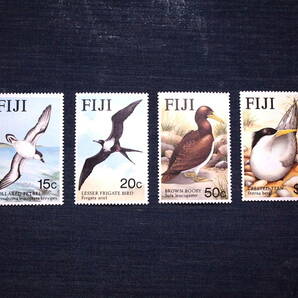 フィジー切手 鳥・４種未使用 ミズナギドリ、コグンカンドリ、カツオドリ、オオアジサン 1985年の画像1