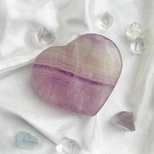 fluorite フローライト　蛍石　ハート　タンブル　天然石　パワーストーン　透明感　鉱石　天然石インテリア　誕生石　パープル ヒーリング