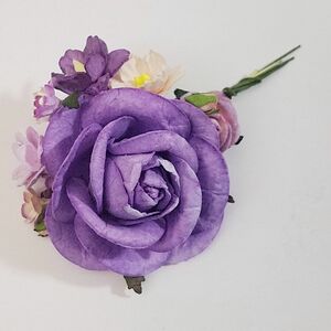 造花[ミニ・ペーパーフラワー 髪飾り／コサージュ／アクセサリー（紫 #） 約50mmサイズ 1個] ハンドメイド アートフラワー コサージュ
