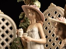 【流】LLADRO リヤドロ J.Ruiz「テラスでお茶を」フィギュリン 細密特大陶人形 高57cm TH520◎_画像2